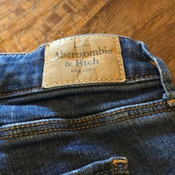 Abercrombie & Fitch Size 8R W29 L 29 Dark Wash Skinny Jeans - Picture 3 of 7
